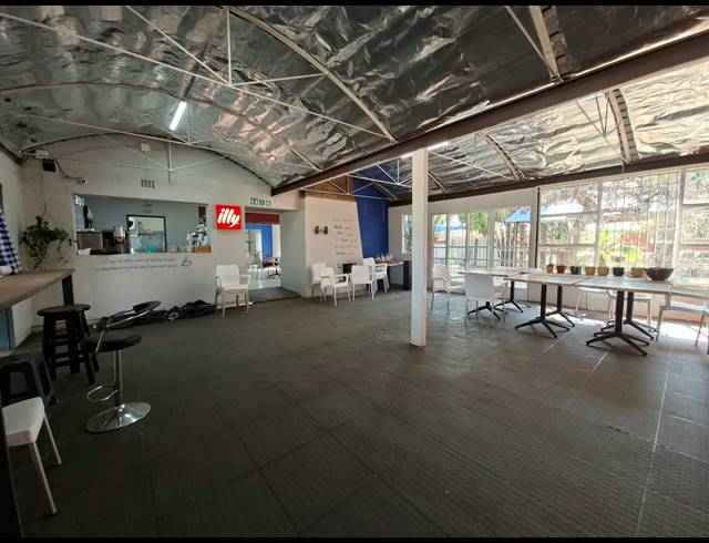 250M² RESTAURANT FOR SALE IN THREE RIVERS